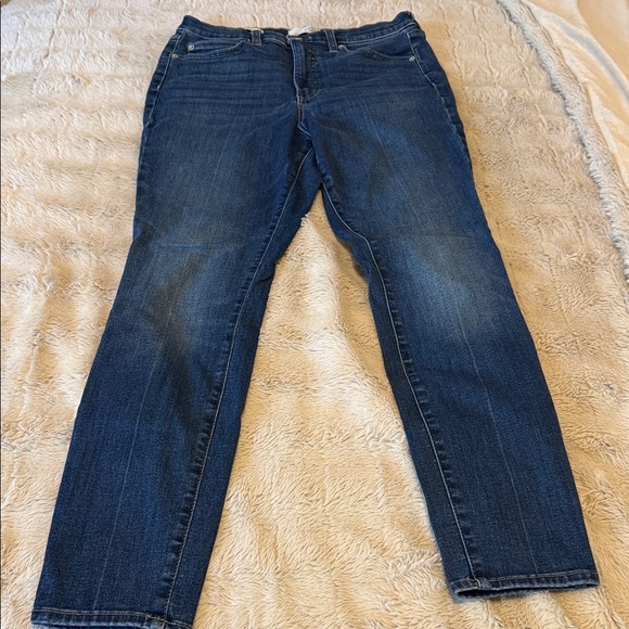 Universal Thread Denim - Universal Thread Women's High Rise Jeans in Deep Blue